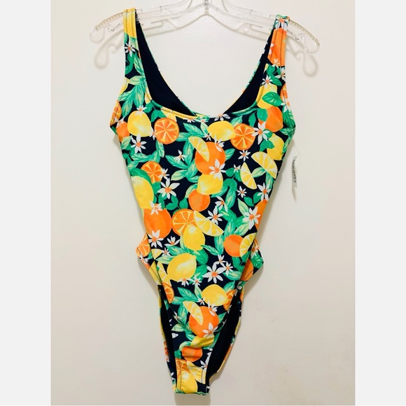 Old Navy Twist-Back Cutout One-Piece Swimsuit Large‎ NWT - Picture 9 of 11